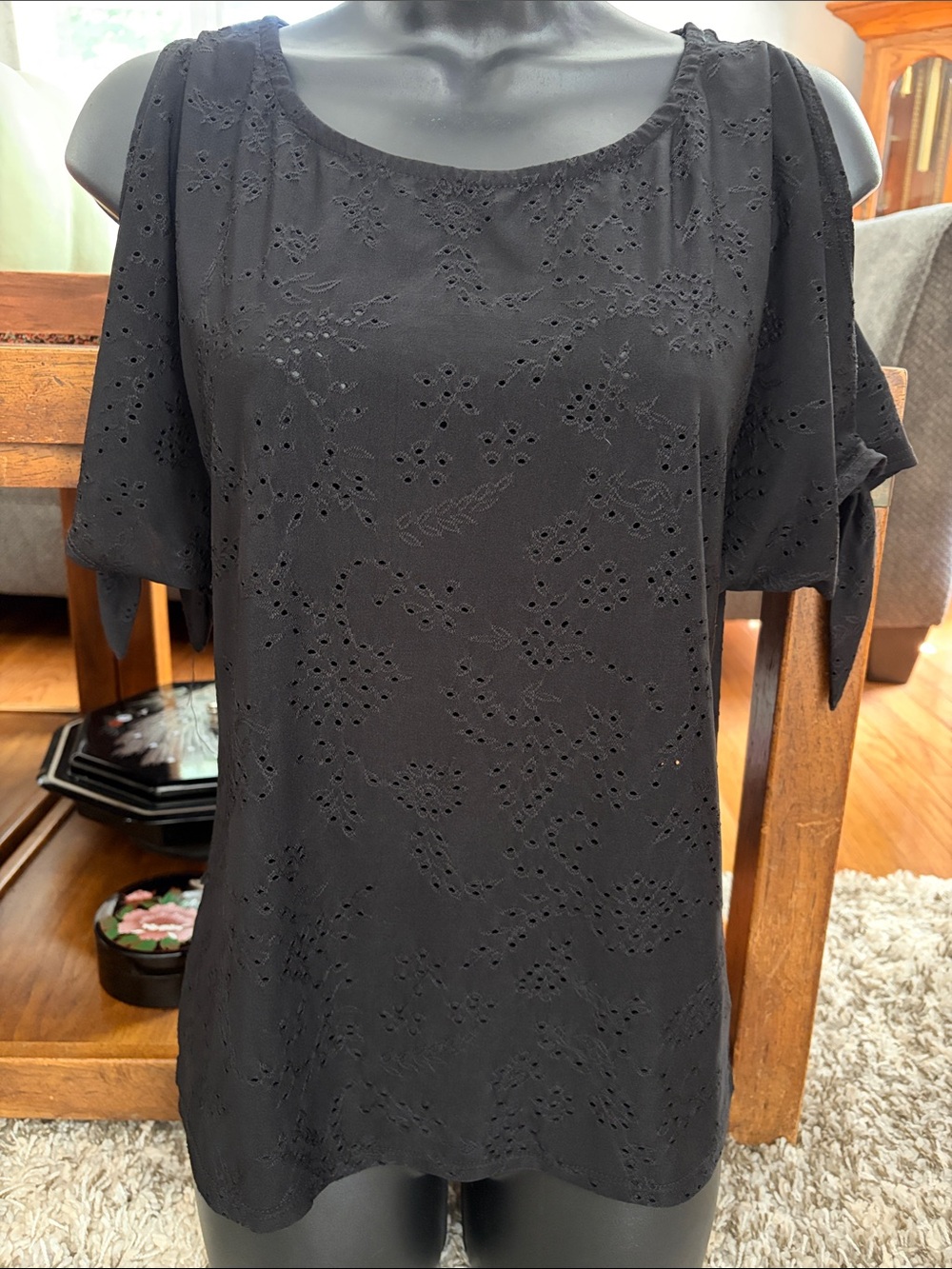 W5 Black Eyelet Cold-Shoulder Women’s Top size Medium